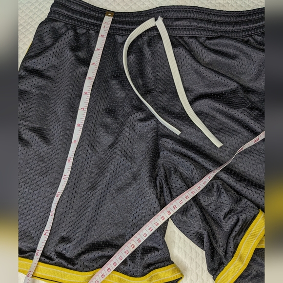 NIKE Livestrong Unisex stretch waist shorts - Picture 6 of 7